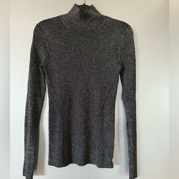 Last chance - Diane Von Furstenberg mock turtleneck, size small. - Picture 1 of 4